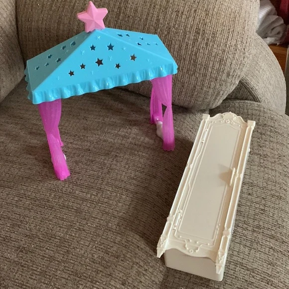 Free w bundle purchase: plastic Tent and wardrobe furniture - Picture 1 of 4